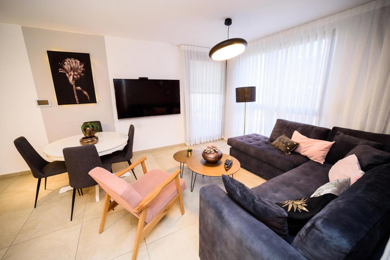 Yalarent Migdalor Boutique With Sea Views Apartment